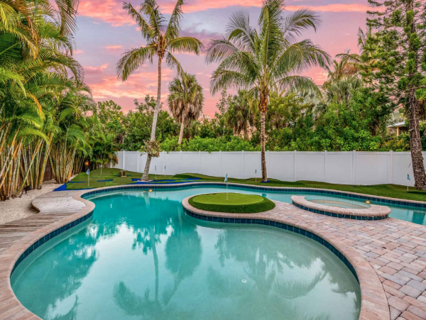 Walk to the Beach Three Bedroom Rental Home in Anna Maria